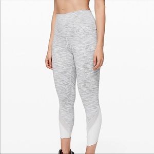Lululemon under under high rise crop
